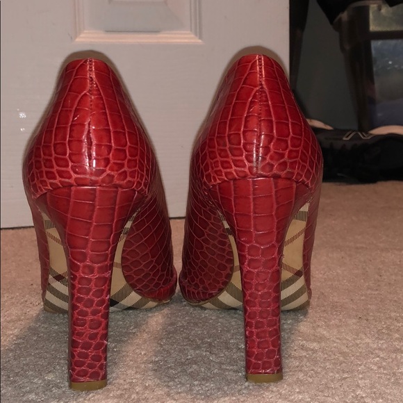 Burberry red crocodile leather pump - Picture 3 of 6